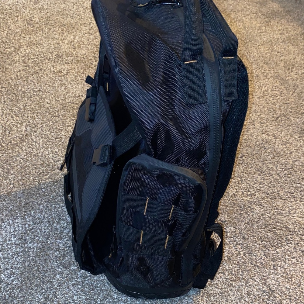 💙 Southwire Black Tactical Tool Backpack for Men - Durable Everyday Carry - Picture 7 of 7